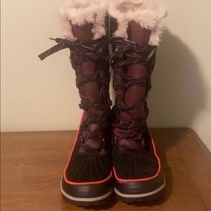 Size 8 Sorel winter boots.